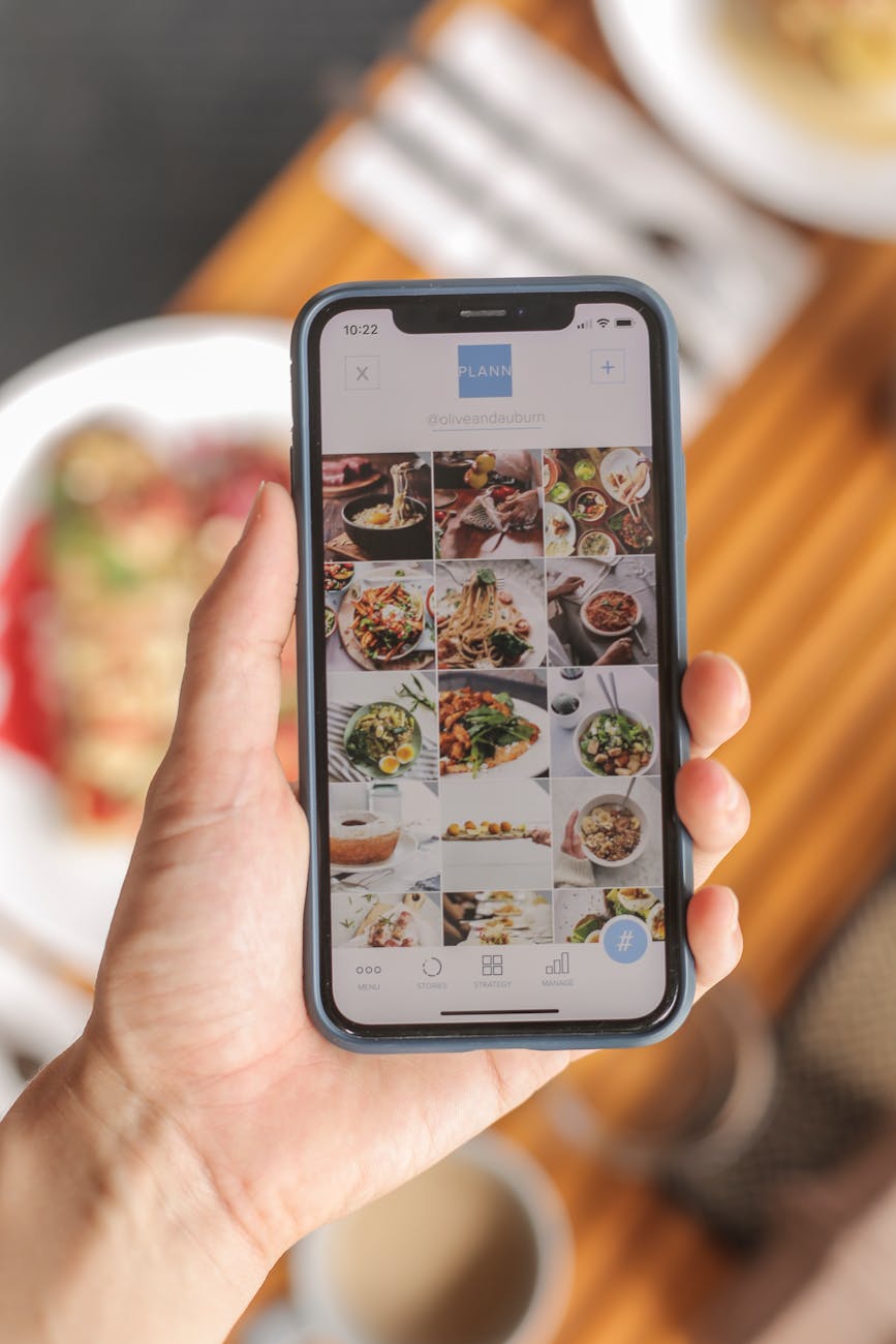 Food delivery application interface and features